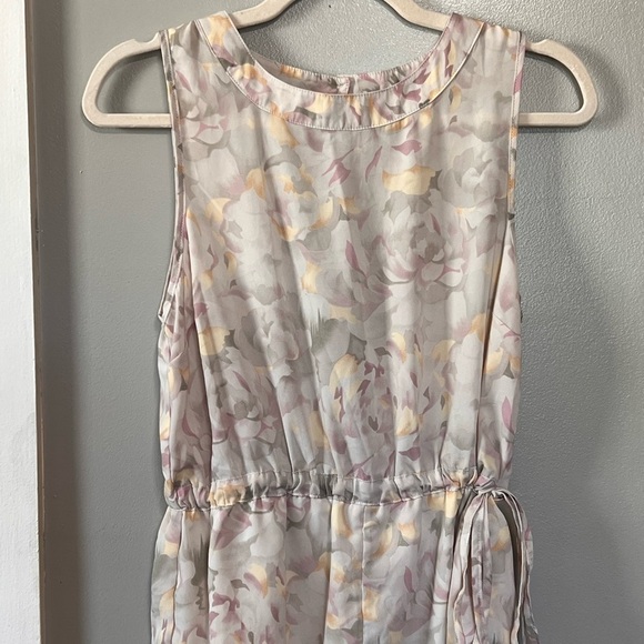 Urban Outfitters Kimchi Blue Tan Floral Open Back Romper size small - Picture 2 of 10
